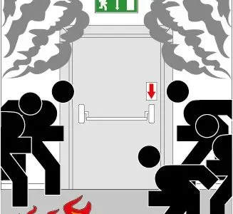 Évacuation d'urgence : personnes fuyant vers une sortie avec fumée et feu.